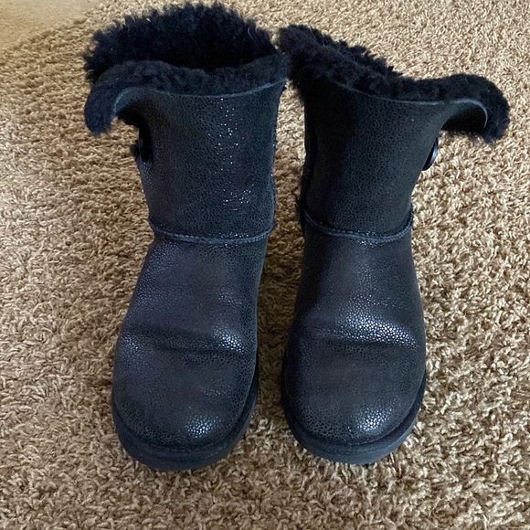 Black Sparkly Uggs with Button Size W9 - Picture 1 of 7